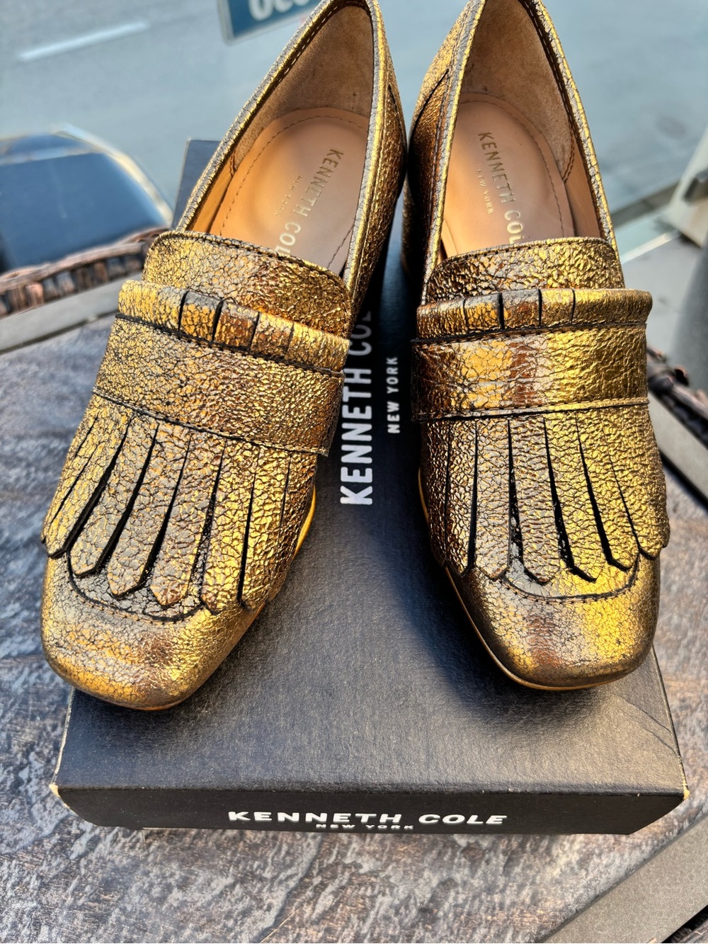 Kenneth Cole Women’s Metallic Gold Fringe Loafers Size 5